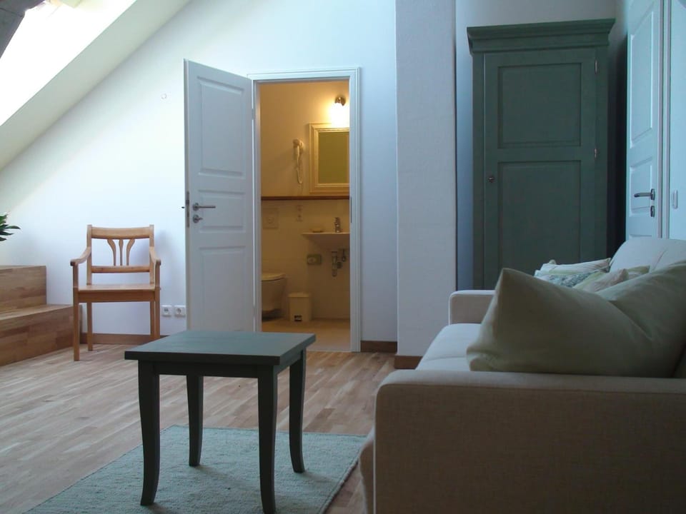 Comfort Double Room, Bathtub, Garden View | Minibar, in-room safe, individually decorated, individually furnished