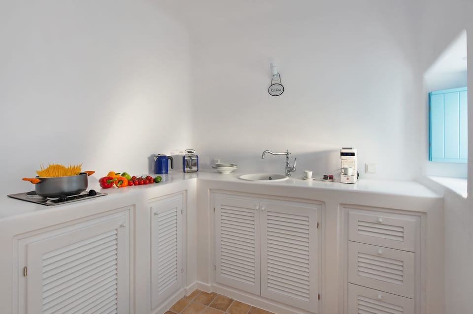 Executive Suite, outdoor Tub | Private kitchenette | Full-size fridge, microwave, dishwasher, espresso maker