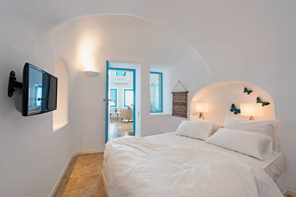 Executive Suite, outdoor Tub | 1 bedroom, premium bedding, in-room safe, soundproofing