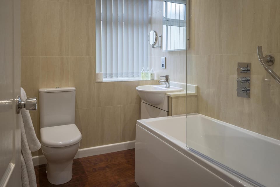 Comfort Room, 1 Twin Bed, Non Smoking | In-room safe, individually decorated, individually furnished, desk