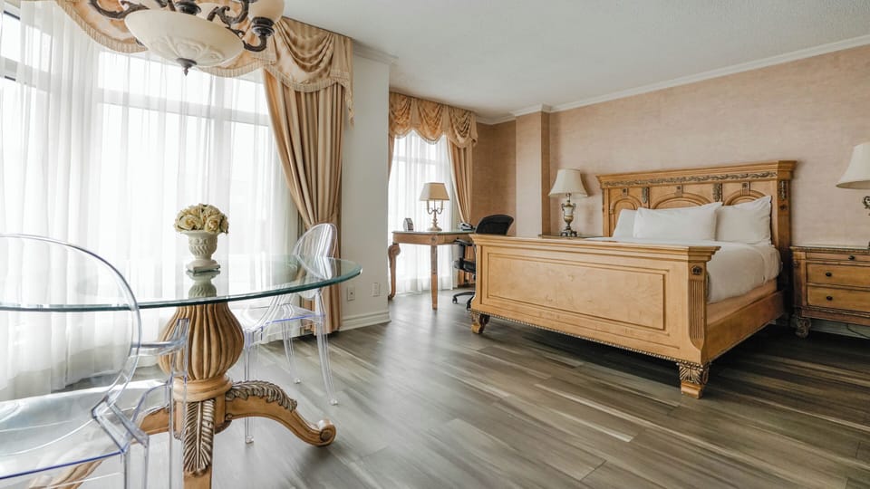 Signature Room, 1 Queen bed and Sofa-bed | Memory foam beds, in-room safe, desk, blackout drapes
