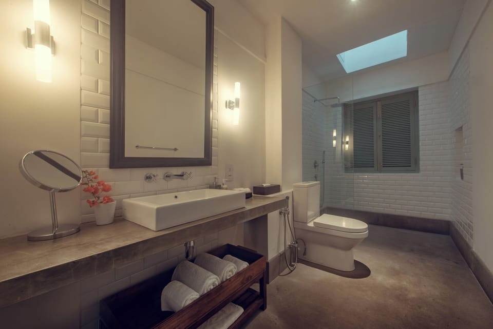 Banyan Twin Bedroom | Bathroom | Shower, rainfall showerhead, free toiletries, hair dryer