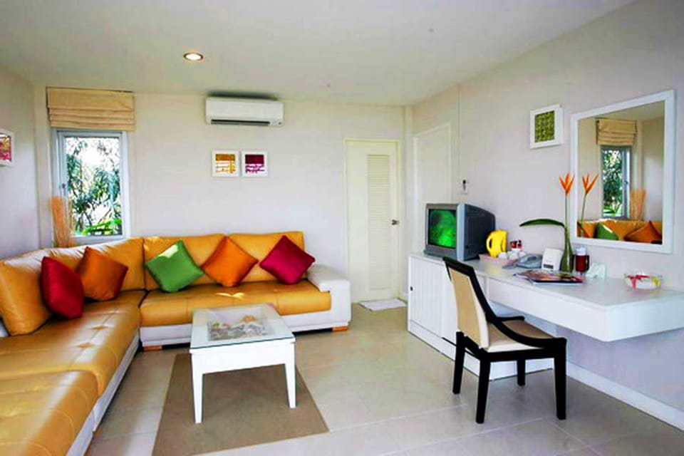 Beachfront Villa | Living area | 32-inch LCD TV with cable channels, TV