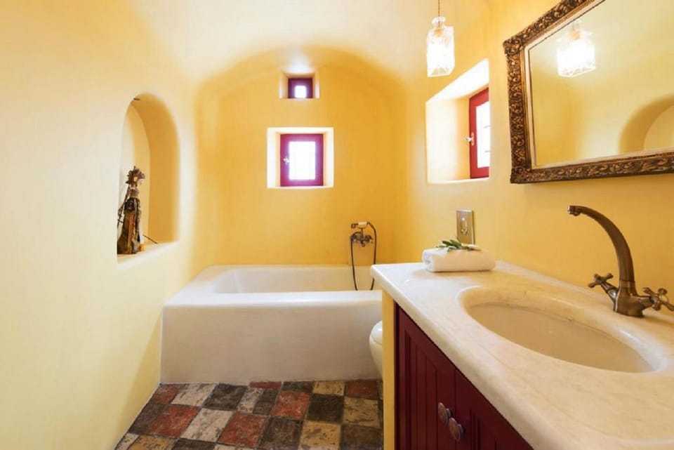 Senior Suite, Hot Tub, Sea View | Bathroom | Bathtub, free toiletries, hair dryer, bathrobes