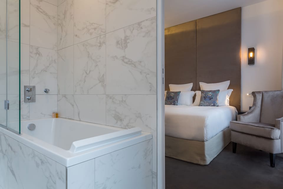 Superior Room (Marquise) Eiffel Tower side view right or left by opening the window | Bathroom | Slippers, towels