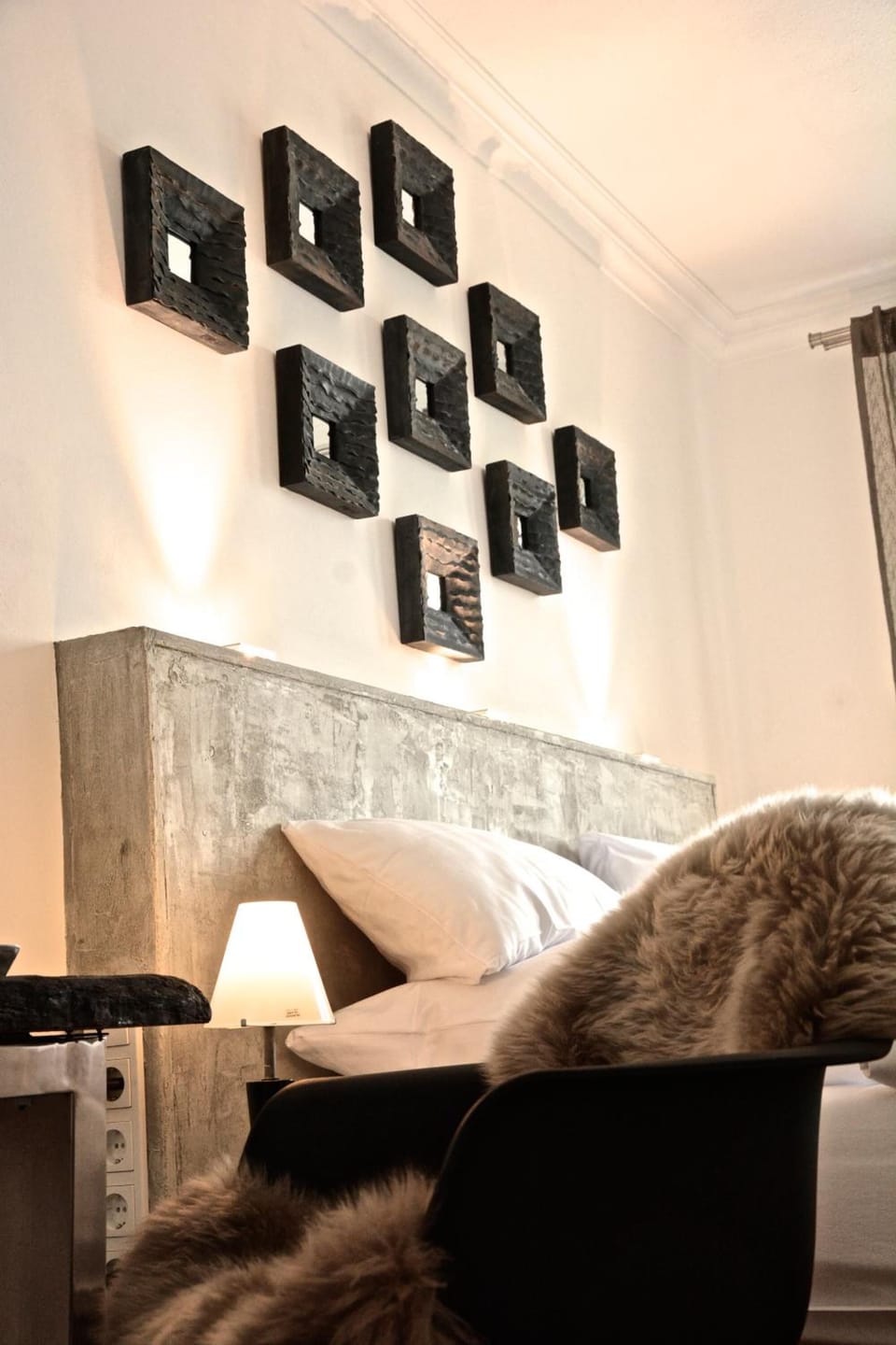 Premium bedding, desk, iron/ironing board, WiFi (free)