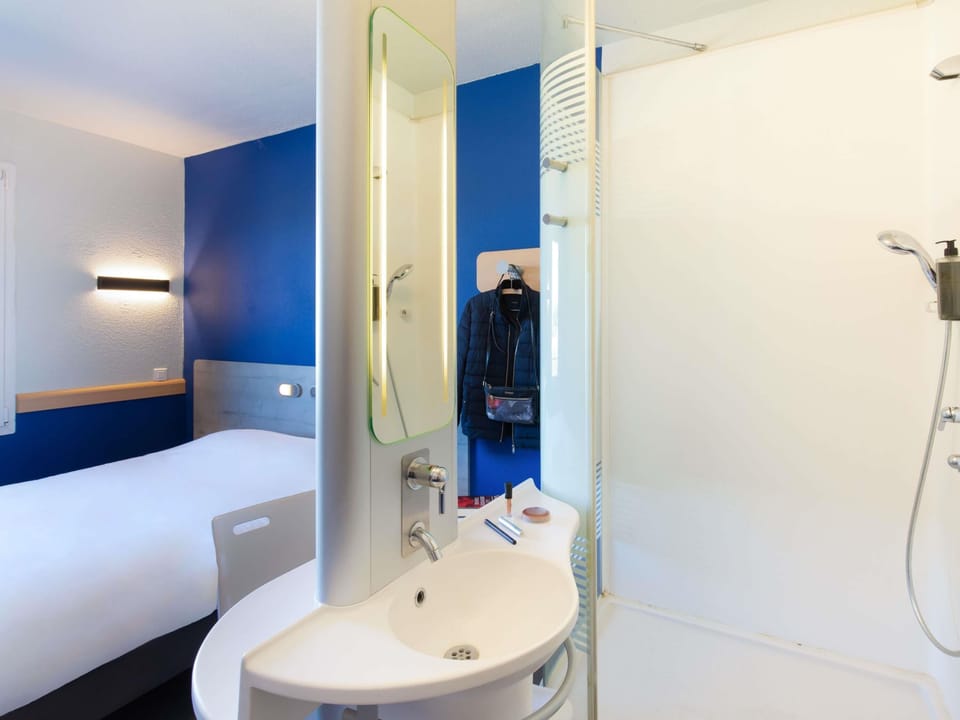 Double Room | Desk, soundproofing, WiFi (free), bed sheets