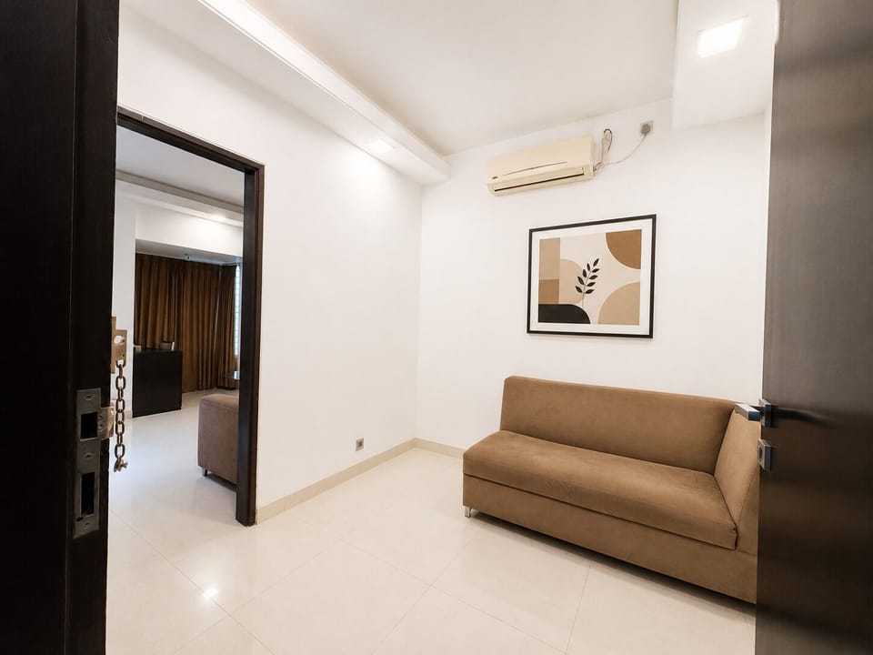Executive Suite | Living area | Plasma TV