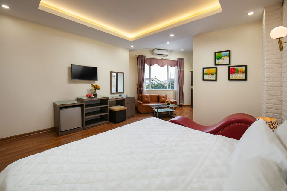 1 bedroom, premium bedding, down comforters, memory foam beds