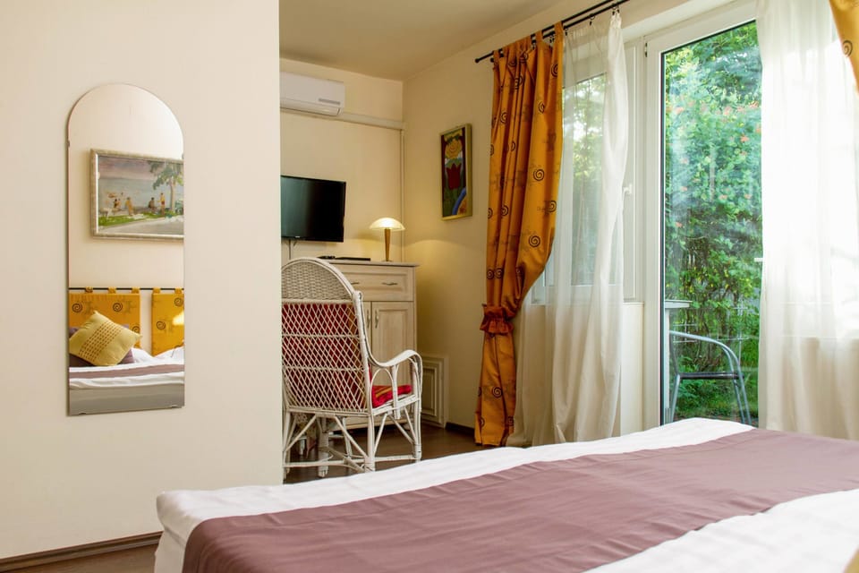 Superior Double Room | In-room safe, desk, blackout drapes, free WiFi