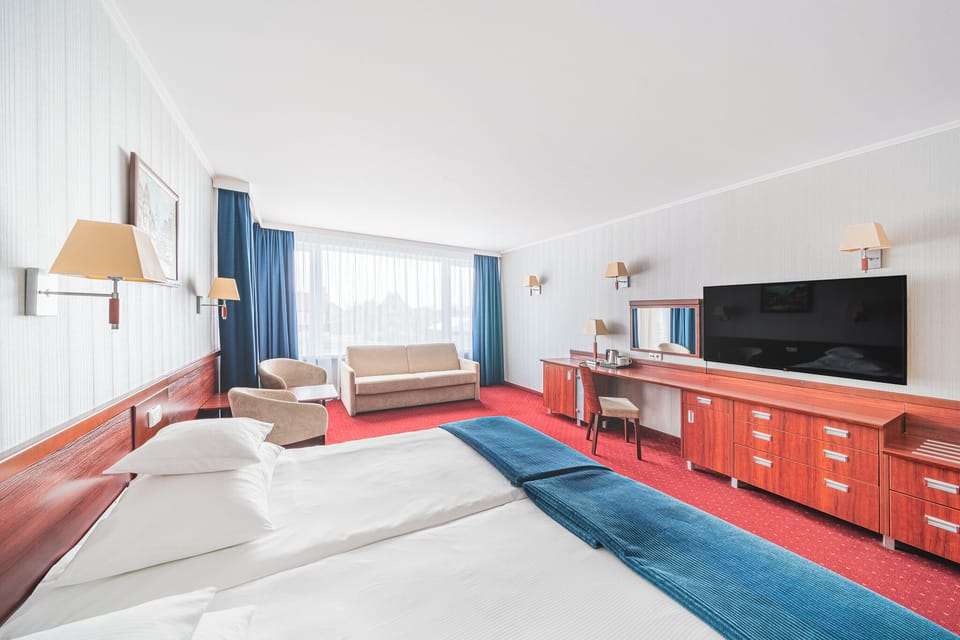 Deluxe Double or Twin Room | In-room safe, desk, iron/ironing board, cribs/infant beds