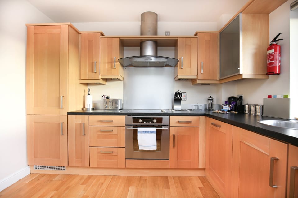 Design Apartment, 2 Bedrooms, 2 Bathrooms | Private kitchen | Fridge, microwave, oven, stovetop