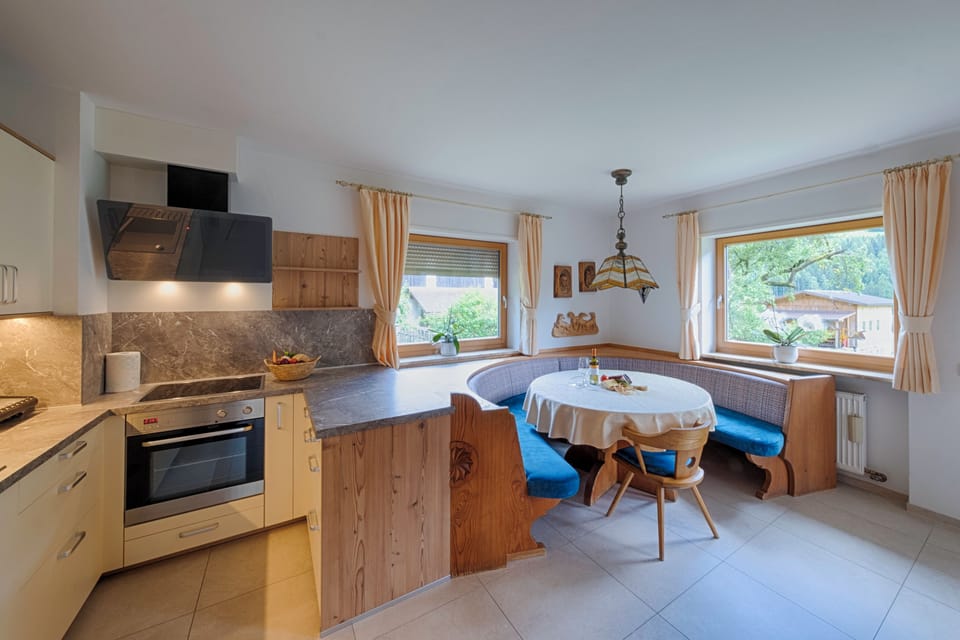 Apartment, 3 Bedrooms (6 Persons) | In-room dining