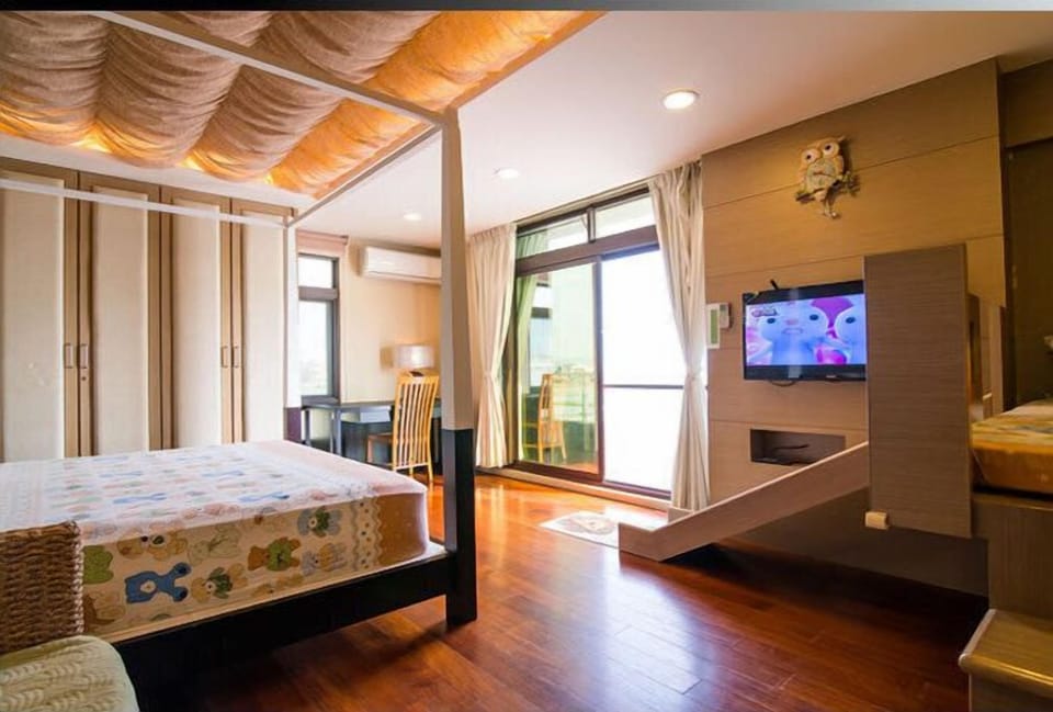 Family Triple Room, 1 Bedroom, Bathtub | Premium bedding, soundproofing, cribs/infant beds, free WiFi