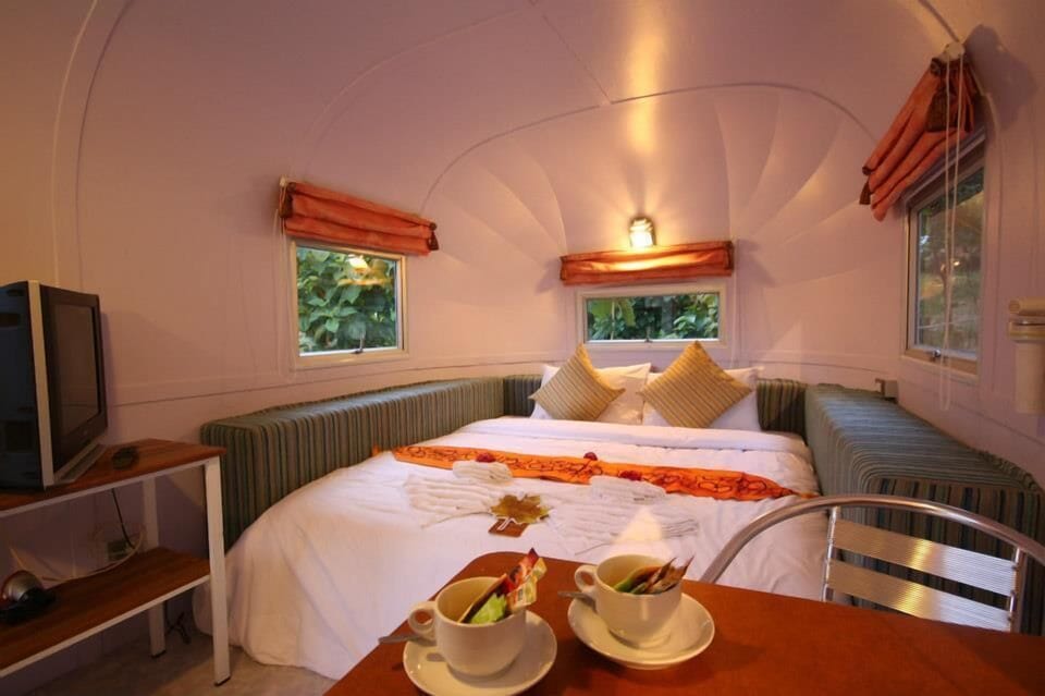 Standard (Baan Rod) | Desk, rollaway beds, free WiFi
