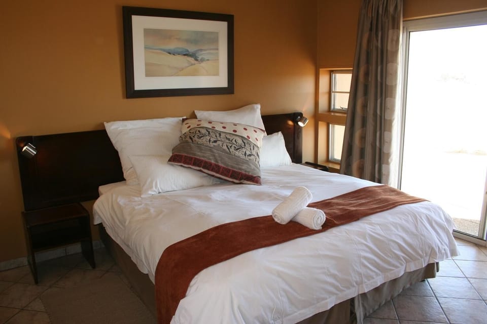 Double Room, 1 King Bed | Desk, soundproofing, bed sheets