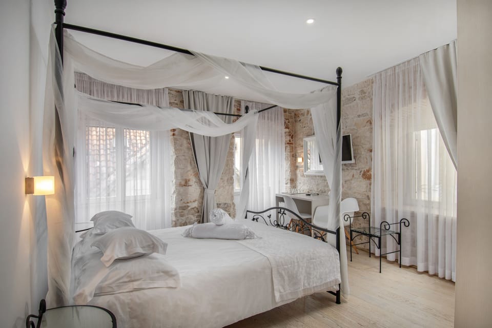 Deluxe Room | Premium bedding, down comforters, in-room safe, desk