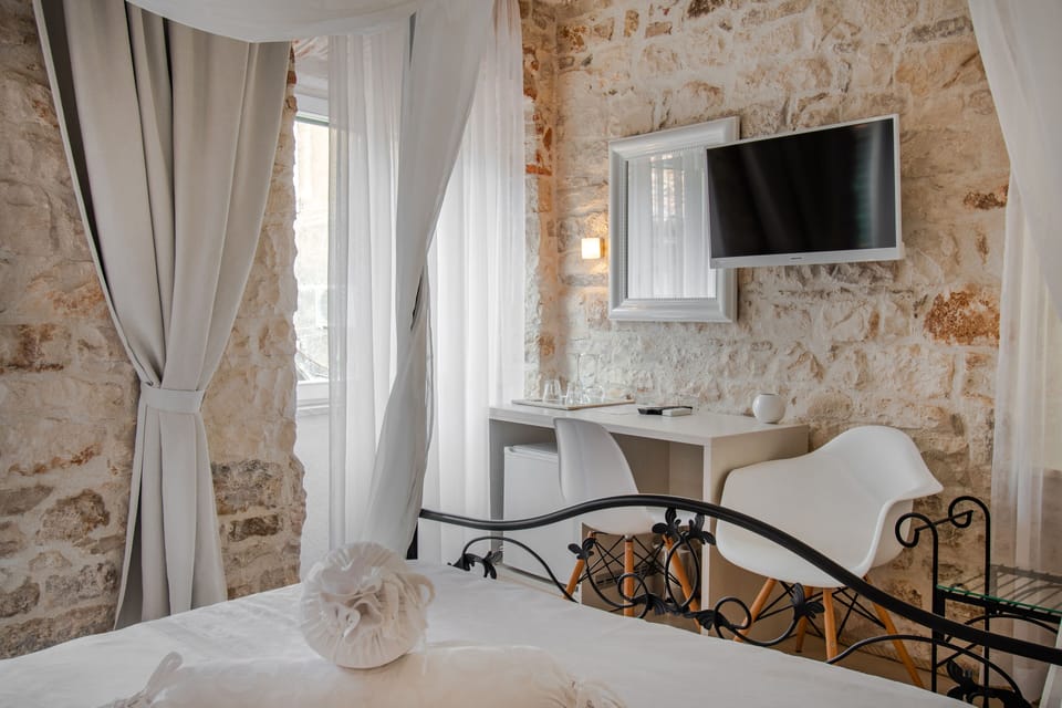 Deluxe Room | Premium bedding, down comforters, in-room safe, desk