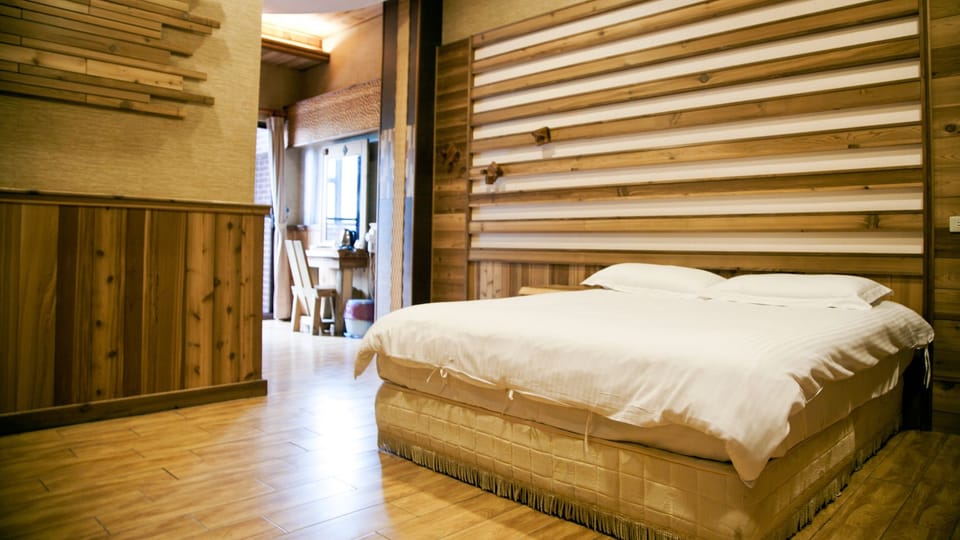 Classic Double Room | Down comforters, free WiFi, bed sheets