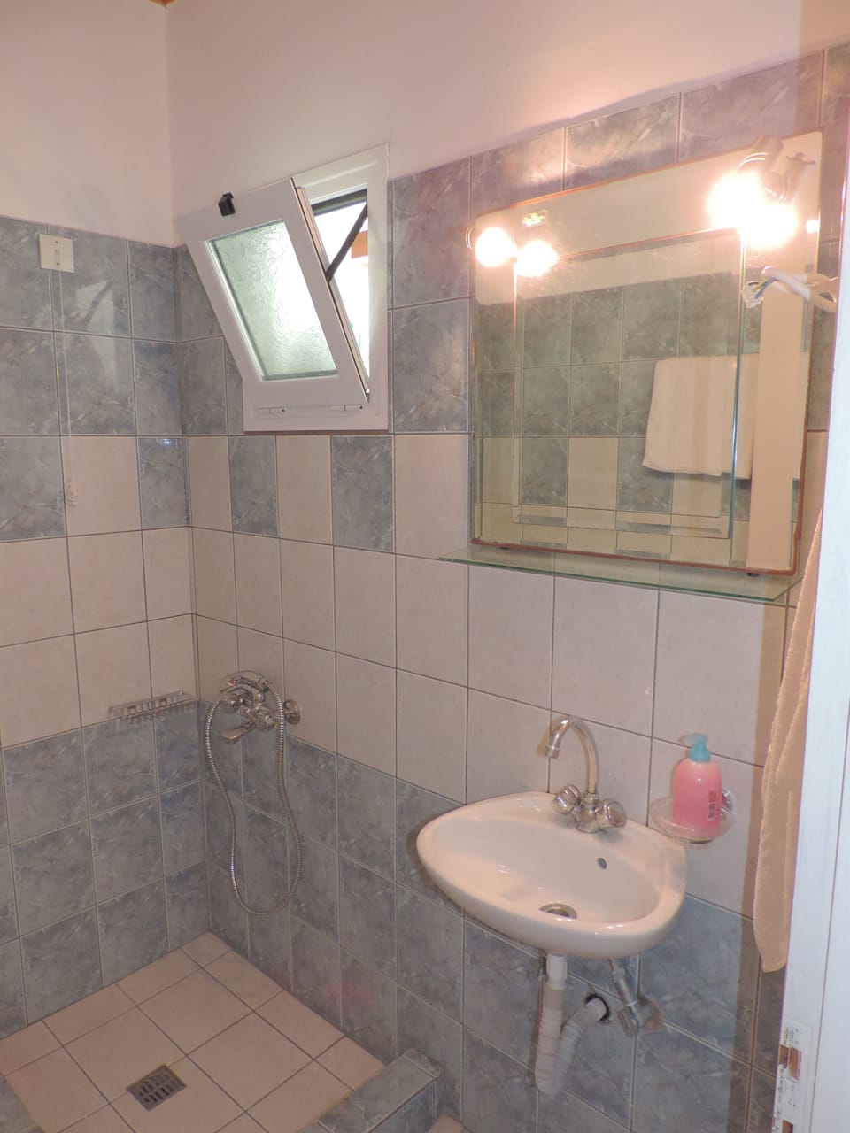 Double Room, Sea View | Bathroom | Shower, towels