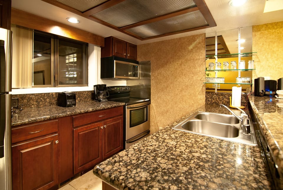 Signature Condo, 2 Bedrooms, Fireplace, Lake View | Private kitchen | Coffee/tea maker, fridge, microwave, oven