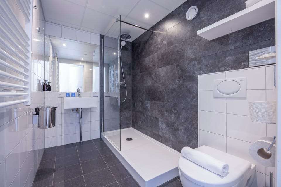 Luxury double room with balcony | Hypo-allergenic bedding, in-room safe, desk, cribs/infant beds