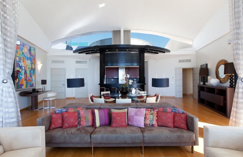 Presidential Suite | Living area | 43-inch LED TV with digital channels, TV