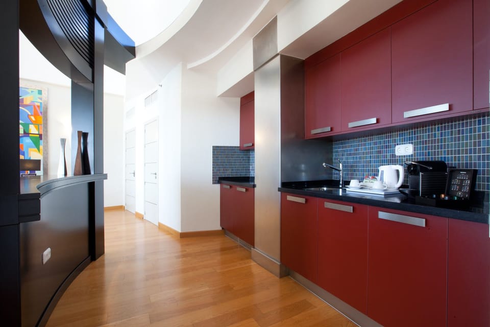Presidential Suite | Private kitchen | Espresso maker, electric kettle, eco-friendly cleaning products