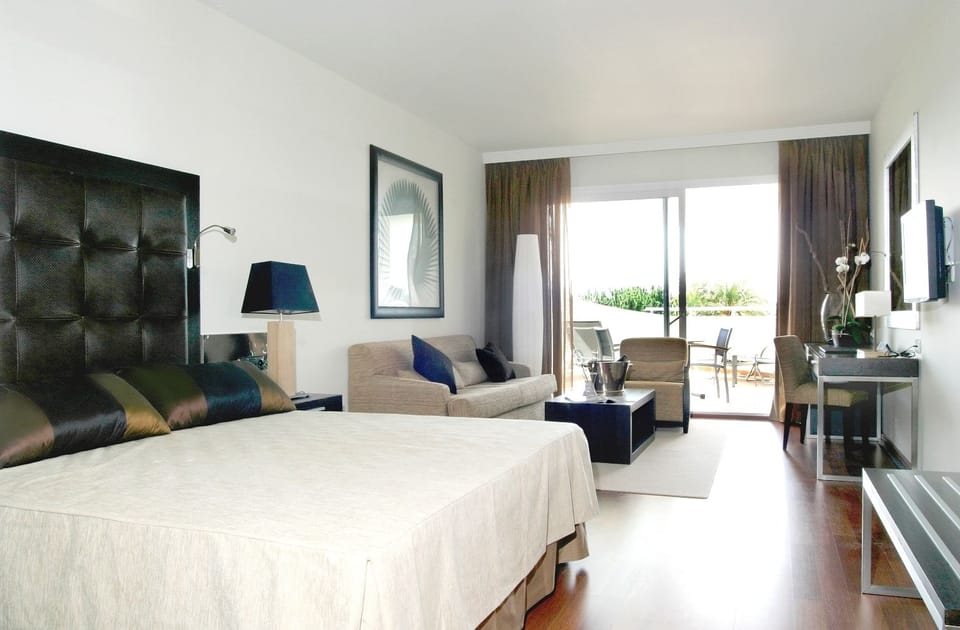 Suite Dúplex Penthouse | Premium bedding, down comforters, Select Comfort beds, minibar