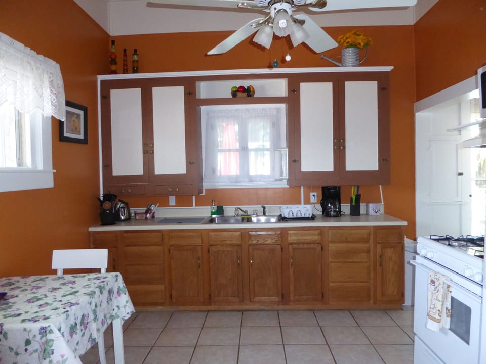 House, 2 Bedrooms | 2 bedrooms, Egyptian cotton sheets, premium bedding, blackout drapes