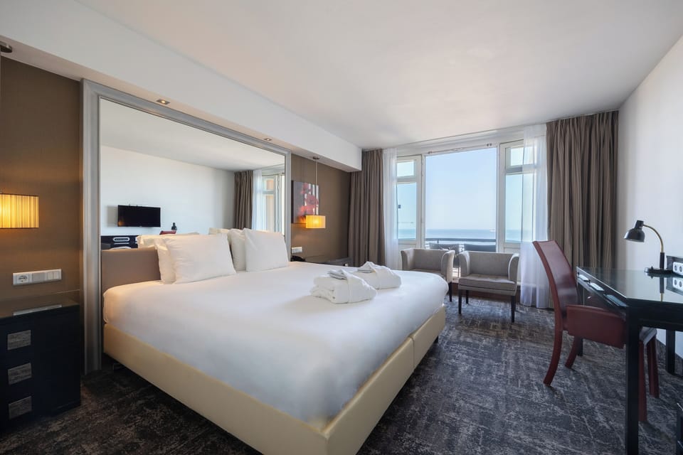 Superior Room, Sea View | Minibar, in-room safe, cribs/infant beds, rollaway beds