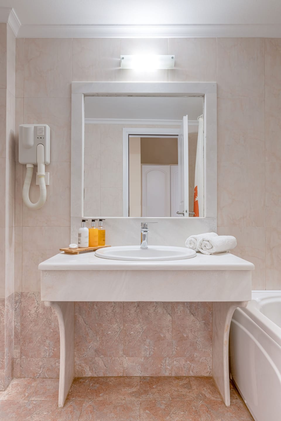 Superior Room | Bathroom | Hair dryer, towels