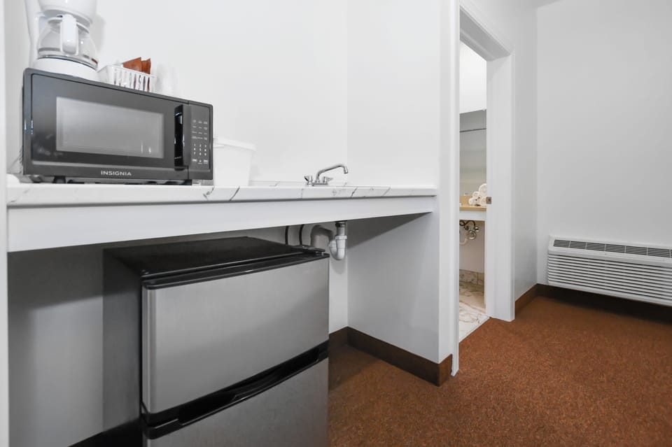 Deluxe Room | Premium bedding, individually furnished, desk, free WiFi