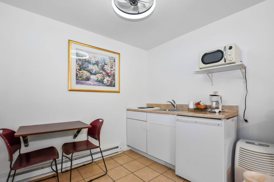 Junior Studio Suite, Kitchenette | Living area | LED TV