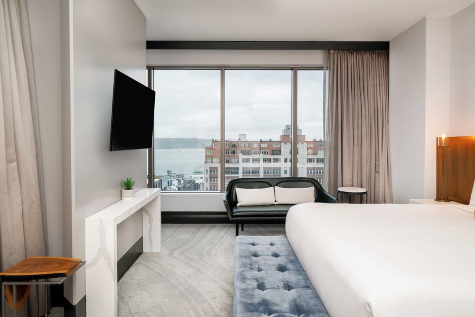 Presidential Suite | Premium bedding, minibar, in-room safe, desk