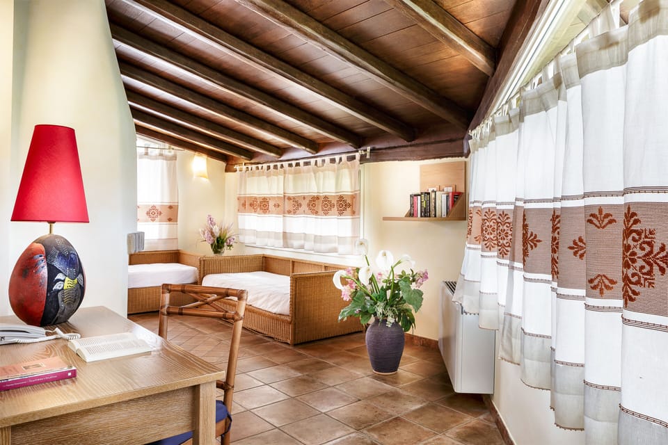 Suite | 1 bedroom, hypo-allergenic bedding, down comforters, minibar