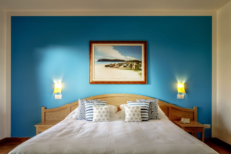 Classic Room | 1 bedroom, hypo-allergenic bedding, down comforters, minibar