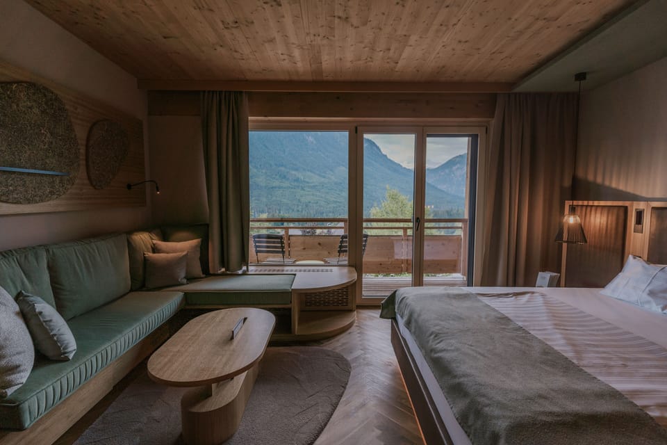 Superior Double Room (Dachstein) | Premium bedding, minibar, in-room safe, desk