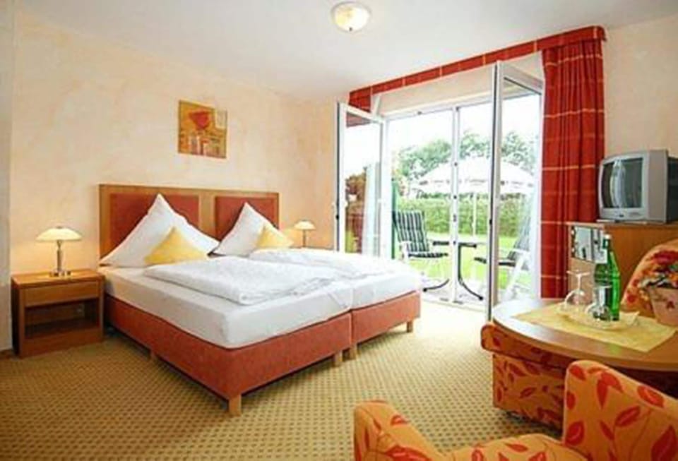 Classic Double Room, Annex Building | In-room safe, blackout drapes, free cribs/infant beds, WiFi