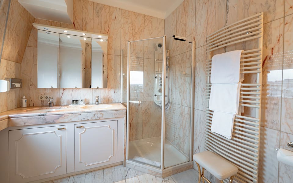 Junior Suite, Non Smoking | Bathroom | Hair dryer, bathrobes, towels