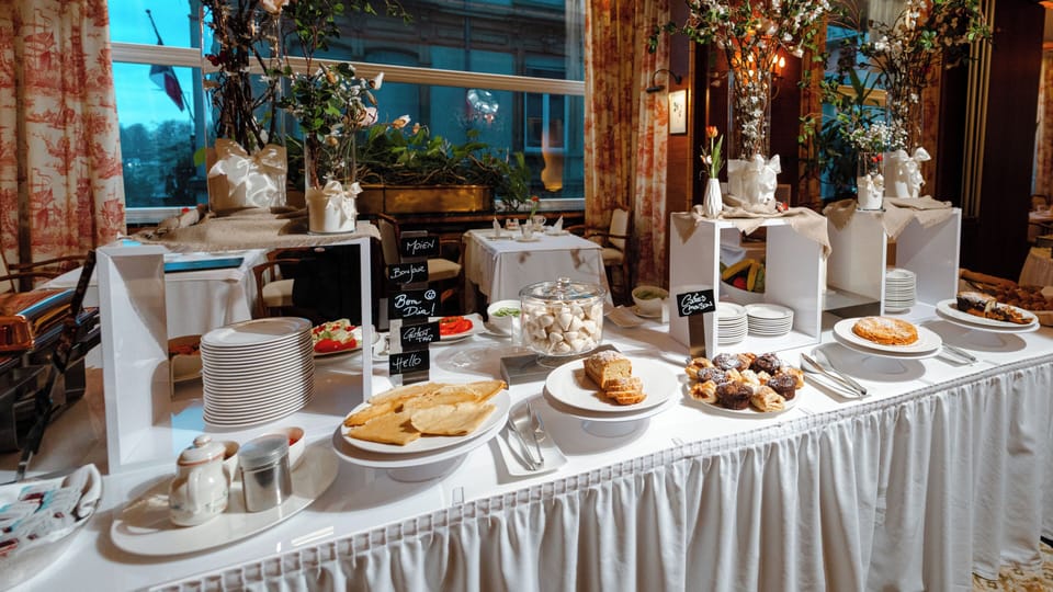Daily buffet breakfast for a fee