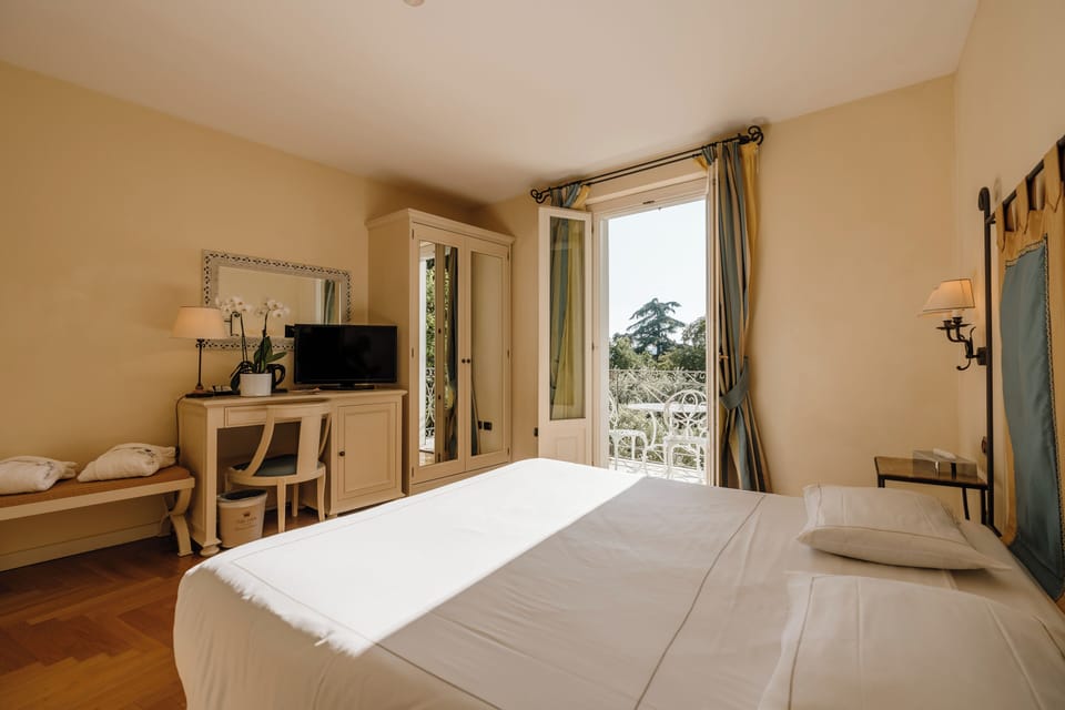 Superior Double or Twin Room, Garden View | Minibar, in-room safe, desk, free cribs/infant beds