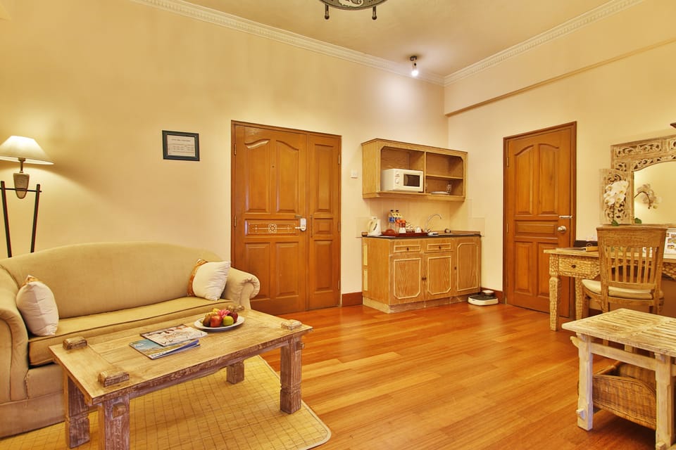 Junior Suite, Ocean View | Private kitchenette | Coffee/tea maker, fridge, electric kettle