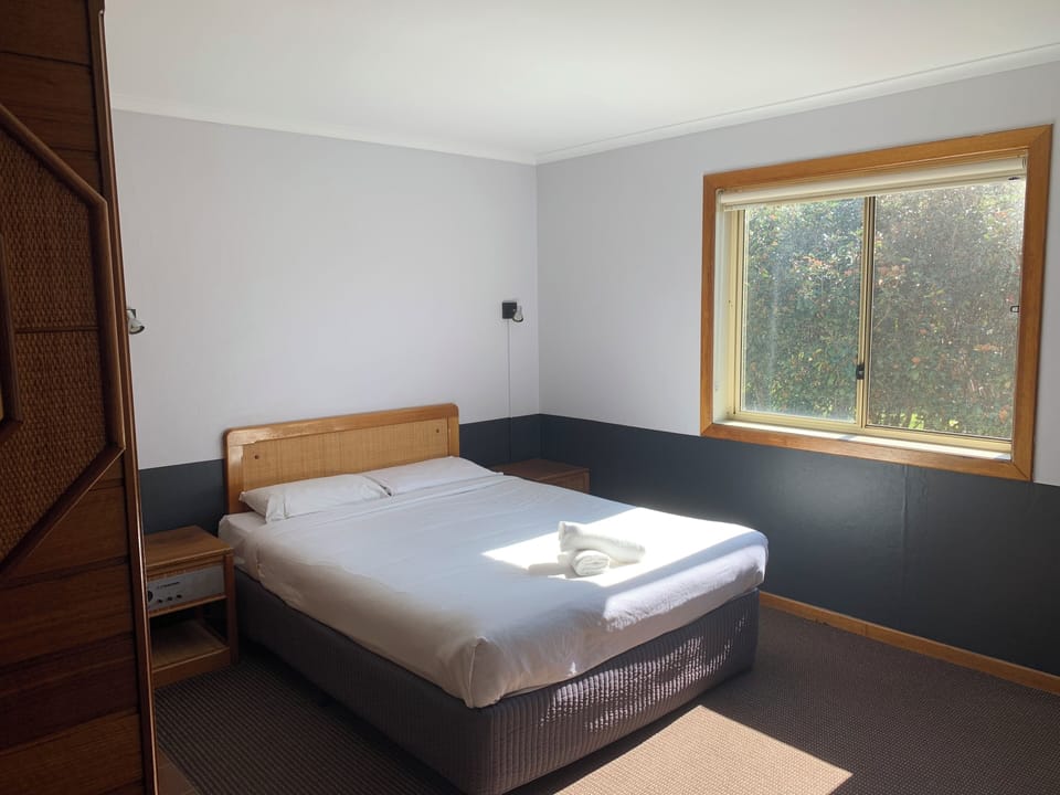 Standard Room | Desk, laptop workspace, iron/ironing board, WiFi