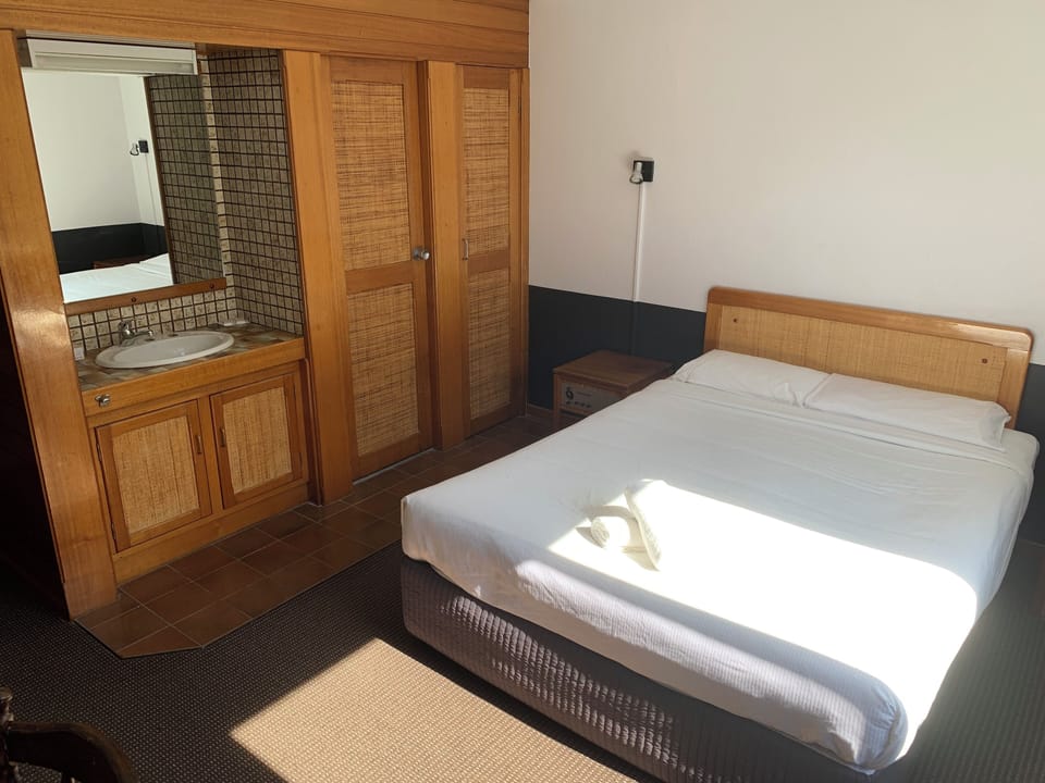 Deluxe Room | Desk, laptop workspace, iron/ironing board, WiFi