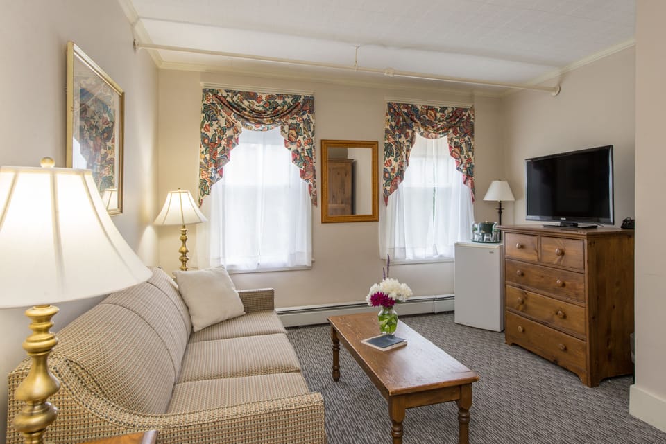 Premium Suite, 1 Queen Bed with Sofa bed (2 rooms) | Living area | 32-inch flat-screen TV with cable channels, TV