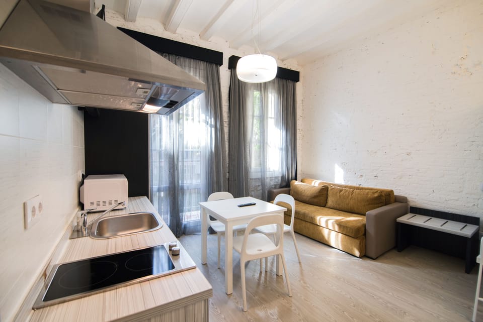 Apartment for 6 People | Minibar, in-room safe, desk, blackout drapes