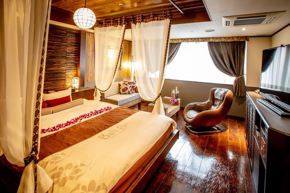 Suite with sauna | Blackout drapes, free WiFi
