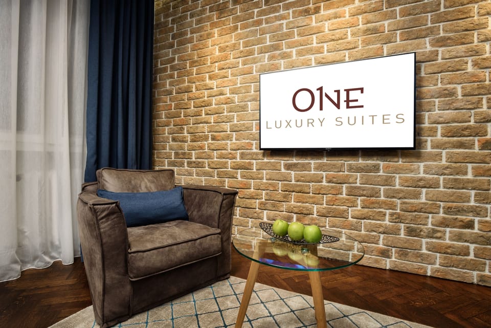 Premium Double Room, 1 King Bed, City View | Egyptian cotton sheets, premium bedding, memory foam beds, minibar