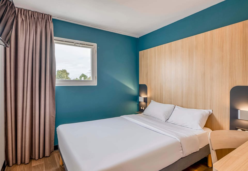 Double Room, Non Smoking | Desk, blackout drapes, soundproofing, free cribs/infant beds